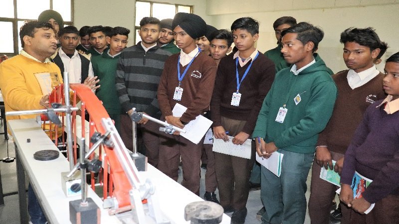 IKGPTU: आई.के.जी पी.टी.यू के सिविल इंजीनियरिंग डिपार्टमेंट पहुंचे सरकारी स्कूल भुलाना के विद्यार्थी