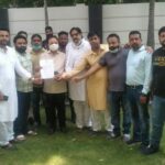 सांसद संतोख चौधरी के घर के बाहर टकसाली कांग्रेसियों का धरना जारी, धीरज घई की अगुवाई में सौंपा ज्ञापन