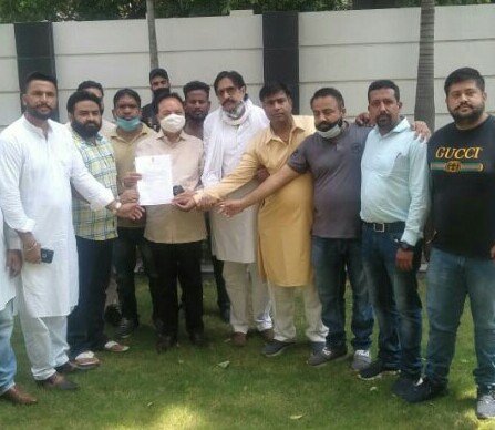 सांसद संतोख चौधरी के घर के बाहर टकसाली कांग्रेसियों का धरना जारी, धीरज घई की अगुवाई में सौंपा ज्ञापन