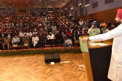 विद्यार्थियों की तकदीर बदलने में अग्रणी भूमिका निभाएं अध्यापकः मुख्यमंत्री