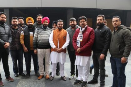 जालंधर सेंट्रल हलका: AAP के रमन अरोड़ा ने कांग्रेस प्रत्याशी राजिंदर बेरी की उड़ाई नींद, युवा उपप्रधान गौरव अरोड़ा कांग्रेस छोड़ आप में हुए शामिल, बेरी के खिलाफ खोला मोर्चा