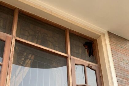 जालंधर में गुंडागर्दी, भाजपा प्रत्याशी के घर पर हमला, घर के शीशे तोड़े, बाहर खड़ी गाड़ियों को भी तोड़ा, देखें तस्वीरें