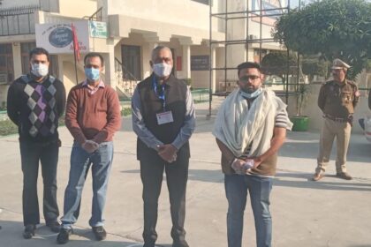 जालंधर नार्थ के भाजपा प्रत्याशी केडी भंडारी ने परिवार सहित डाली वोट, बोले सही मतदान सही भविष्य बनाता है