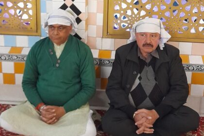 डेरा बाबा मुराद शाह नतमस्तक हुए केडी भंडारी, बोले- डेरा बाबा मुराद शाह पर रोजाना सैकड़ों लोगों की मनोकामनाएं होती हैं पूरी