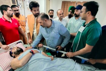 पूर्व विधायक सुशील रिंकू के साथ कांग्रेस प्रधान राजा बडिंग पहुंचे जौहल अस्पताल, MLA कोटली का हालचाल जाना