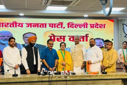 Jalandhar News: जालंधर के पूर्व सीनियर डिप्टी मेयर भाटिया, पूर्व पार्षद राधिका पाठक समेत 12 लोगों ने ज्वाइन किया BJP, देखें तस्वीरें