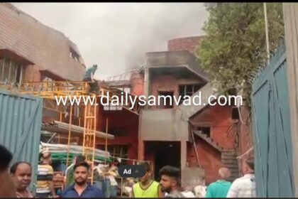 BIG BREAKING जालंधर : फैक्ट्री में लगी भीषण आग, कई ब्लास्ट भी हुए, इलाके में दहशत