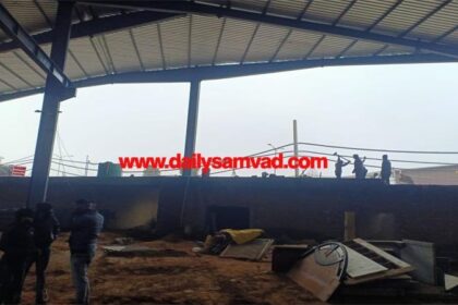 Jalandhar News: जालंधर निगम कमिश्नर एक्शन में, अवैध रूप से बनाए जा रहे कामर्शियल शैड का रुकवाया काम, दी ये चेतावनी