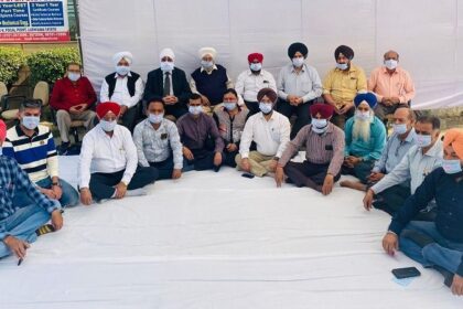 लुधियाना की सड़कों पर करोड़पति इंडस्ट्रियलिस्ट्स और कारोबारी भजन गाने को हुए विवश, जाने वजह