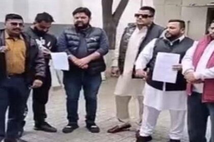 Jalandhar News: जालंधर में इस पंजाबी सिंगर के खिलाफ सड़कों पर उतरा हिंदू समाज