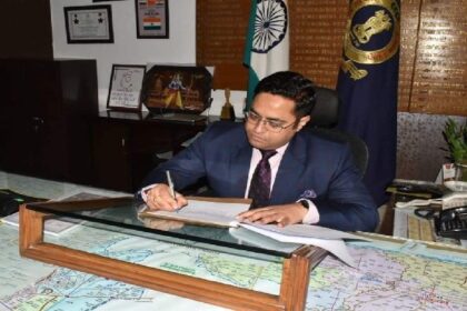 Jalandhar News: ट्रेनिंग से लौटे विशेष सारंगल, डीसी का पदभार संभाला, अफसरों को दिए सख्त निर्देश