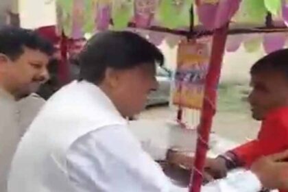 Jalandhar By Poll: जालंधर चुनाव प्रचार के दौरान पंजाब के इस पावरफुल मंत्री की सादगी कैमरे में कैद, देखें वीडियो