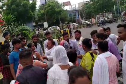 Jalandhar News: जालंधर में प्रदर्शनकारियों पर चढ़ा दी बैलेरो कार, कई घायल, जमकर हंगामा