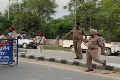 Jalandhar By Poll Result: जालंधर में गुस्साए MLA ने काउंटिंग सैंटर के बाहर लगाया धरना, AAP के रिंकू की लीड जारी