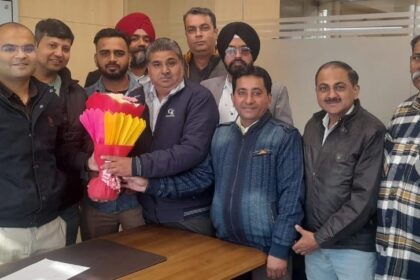 Jalandhar News: इंजीनियर्स एंड बिल्डिंग डिजाइनर एसोसिएशन के पदाधिकारियों ने निगम कमिश्नर आदित्य उप्पल का किया स्वागत
