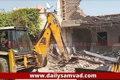 Jalandhar News: जालंधर में फिर चला बुलडोजर, MTP के आदेश पर अवैध इमारतें ध्वस्त