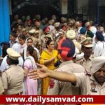 Jalandhar News: जालंधर में धार्मिक स्थान के प्रबंधन को लेकर दो गुटों में हंगामा, मौके पर भारी संख्या में पुलिस बल तैनात