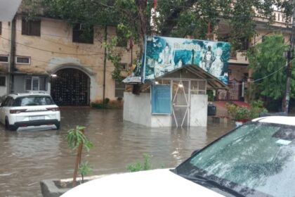 Jalandhar News: जालंधर में आफत की बारिश, कई इलाकों में कई फुट पानी जमा, घरों में घुसा पानी