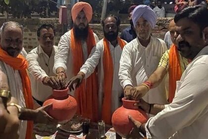 Punjab News: कंवरवीर सिंह टोहरा ने ‘मेरा मिट्टी मेरा देश’ अभियान के तहत घर-घर जाकर अमृत कलश में एकत्रित की मिट्टी