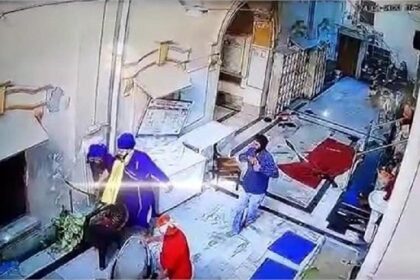 Crime News: गुरुद्वारा साहिब में निहंगों के बीच खूनी संघर्ष, घटना CCTV में हुई कैद
