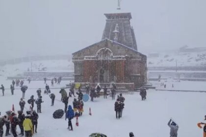 Kedar Nath Dham: केदारनाथ धाम में बर्फबारी, पारा पहुंचा माइनस पार, ठंड बढ़ी, देखें तस्वीरें