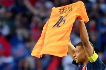 Sergio Rico: काइलियन म्बाप्पे और पेरिस सेंट-जर्मेन अंतिम लीग में सर्जियो रिको को श्रद्धांजलि दी