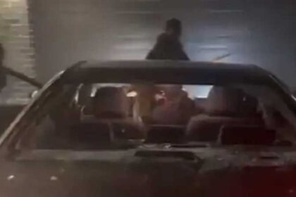 Laddi Lahoria: आस्ट्रेलिया में लाडी लाहौरिया की डंडों से पिटाई, हिन्दुओं के बारे में अनाप-शनाप बोलने पर गुस्से में थे लोग