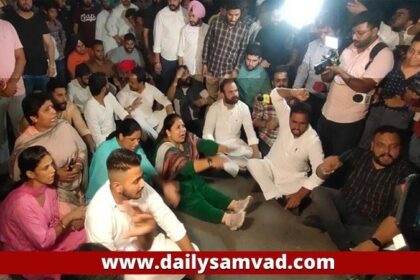 Punjab News: पूर्व मंत्री आशू की गिरफ्तारी के बाद लुधियाना में भारी हंगामा, कांग्रेसियों ने घेरा विजीलैंस आफिस, भारी संख्या में पुलिस बल तैनात