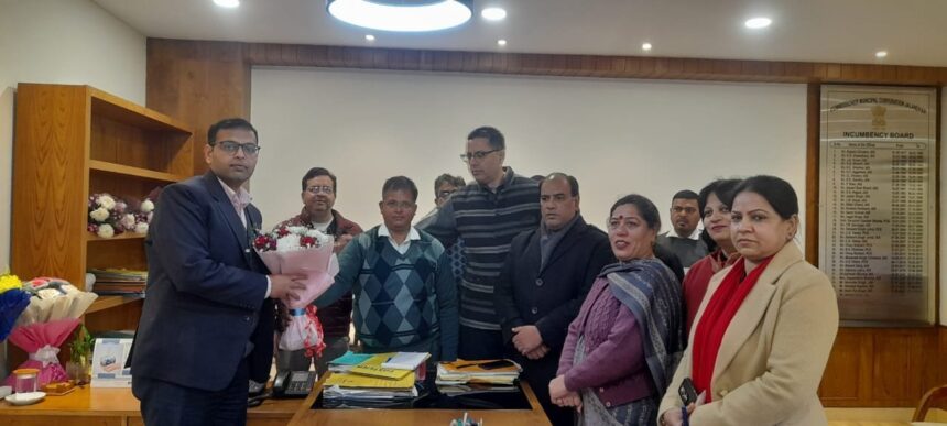 Jalandhar News: नगर निगम जालंधर के कमिश्नर गौतम जैन ने संभाला कार्यभार, अफसरों से कही ये बात