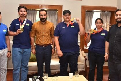 Punjab News: खेल मंत्री द्वारा क्रिकेटर हरलीन दियोल और जूनियर विश्व कप पदक विजेता निशानेबाज़ों के साथ मुलाकात