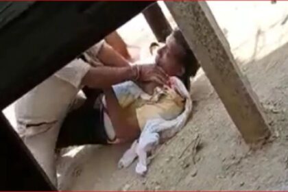 वर्दी वाला गुंडा: लॉकडाउन तोड़ने पर पुलिस ने युवक को लात-घूंसों से पीटा, गले में पट्टा डालकर घसीटा