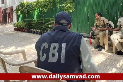 Manish Sisodia CBI Searches: डिप्टी सीएम मनीष सिसौदिया के घर पर CBI का छापा, एक साथ 7 राज्यों में 21 जगहों पर चल रही है छापेमारी