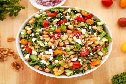 Mediterranean Salad: वजन घटाने में बेहद फायदेमंद है मेडिटेरेनियन सलाद, पढ़े कैसे होगा तैयार