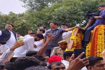 Mulayam Singh Yadav Cremation: सपा संस्थापक मुलायम सिंह यादव पंचतत्व में विलीन, पुत्र अखिलेश यादव ने दी मुखाग्नि