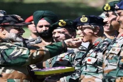 PM मोदी दिवाली मनाने लोंगेवाला पहुंचे, 1971 में यहीं पर हमारी आर्मी ने पाकिस्‍तान को चटाई थी धूल