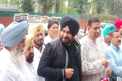 पंजाब: राज्यपाल से मिले नवजोत सिद्धू, कहा - 'मुख्‍यमंत्री मान ताे रबर का बबुआ है'