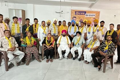 Jalandhar By Poll: फिल्लौर हल्के के बड़ी संख्या में कांग्रेस परिवारों ने सरपंच हरकंवल सिंह के नेतृत्व में थामा 'आप' का झाड़ू