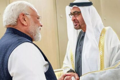 UAE: PM मोदी पहुंचे UAE, राष्ट्रपति मोहम्मद बिन जायद ने लगाया गले, कहा- भारत-UAE दोस्ती जिंदाबाद