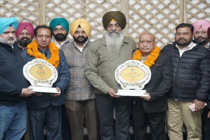 Punjab News: फोटो सिनेमा अफ़सर और निबंधकार को सेवानिवृत्ति पर दी गरिमापूर्ण विदाई