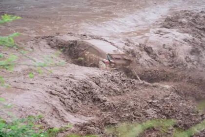 Panchkula News: पंचकूला के घग्गर नदीं में कार समेत बह गई महिला, सामने आई हैरान करने वाली VIDEO