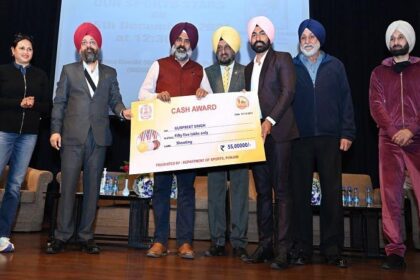 खेल मंत्री परगट सिंह ने खिलाडिय़ों और प्रशिक्षकों को 11.80 करोड़ रुपए की राशि बांटी