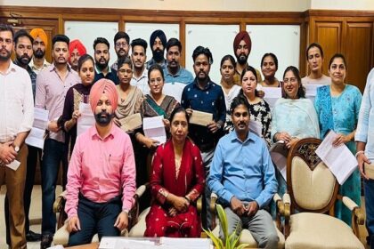 Punjab News: डॉ. बलजीत कौर ने सामाजिक न्याय विभाग में 25 क्लर्कों को सौंपे नियुक्ति पत्र