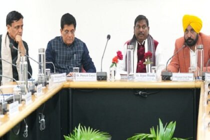 Farmers Protest: सीएम ने वैकल्पिक फ़सलों पर न्यूनतम समर्थन मूल्य की गारंटी की मांग की