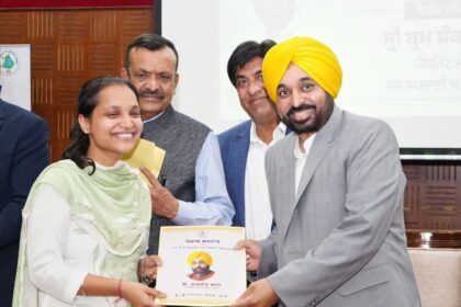 Punjab News: जल आपूर्ति एवं स्वच्छता के जूनियर इंजीनियरों और सहकारिता विभाग के क्लर्कों को नियुक्ति पत्र सौंपे