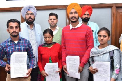 Punjab News: कुलदीप सिंह धालीवाल ने किसानी आंदोलन के दौरान शहीद हुए किसानों के पारिवारिक सदस्यों को नियुक्ति पत्र दिए