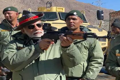 PM Modi Diwali Celebration: प्रधानमंत्री नरेंद्र मोदी ने जवानों के साथ कारगिल में मनाई दिवाली