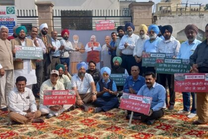 पंजाब के इंडस्ट्रियलिस्ट्स और कारोबारियों की 'गांधीगिरी', बीच रोड इकट्ठे होकर गाया भजन