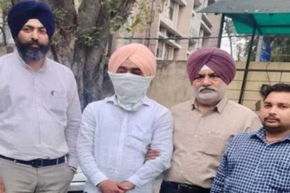 Punjab News: रिश्वत में बर्थडे पार्टी, गिफ्ट में विदेशी जूतियां, Smart Watch और iPhone के साथ 27.50 लाख कैश लिए, अफसर गिरफ्तार