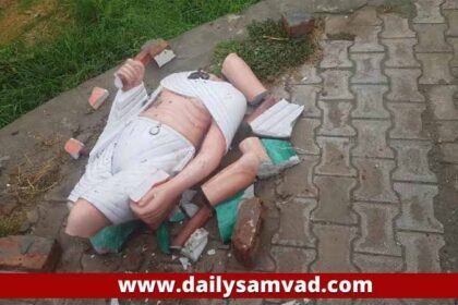 Punjab News: रामामंडी के पार्क में लगी महात्मा गांधी की प्रतिमा में तोड़फोड़, सिर वाला हिस्सा गायब