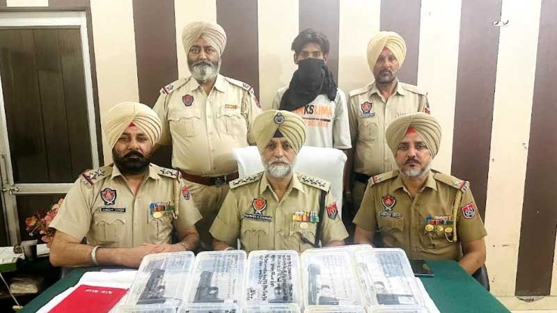 Punjab News: पंजाब पुलिस ने विदेशी आतंकवादियों लखबीर लंडा और सतबीर सत्ता से जुड़े मॉड्यूल का किया पर्दाफाश; एक काबू